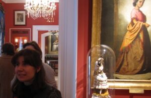El Museo del Romanticismo indaga sobre “la mujer en su jaula de oro”