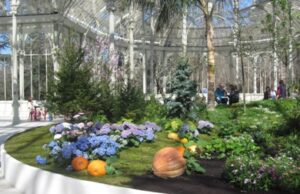 El Palacio de Cristal alberga “La estación de las fiestas”