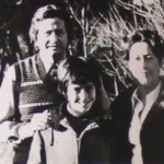 Francisco Echauz, con su mujer Paola y su hijo Diego en la Casa de Campo de Madrid