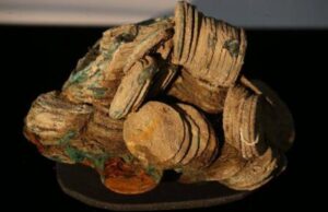 Lassalle visita ARQUA para conocer los trabajos de restauración de La Mercedes