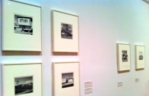 La fotografía silenciosa del norteamericano Robert Adams en el Museo Reina Sofía