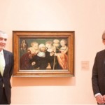 Reinhard Silberberg y Evelio Acevedo junto a la obra de Hans Cranach