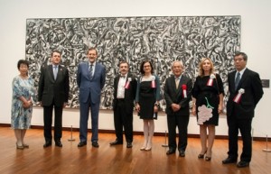 Con motivo de la inauguración del Año Dual España-Japón, el Museo Reina Sofía y Acción Cultural Española (AC/E) organizan una exposición que, bajo el nombre Dentro y fuera.