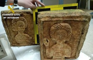 Recuperados en Londres dos relieves sustraídos en Burgos en 2004