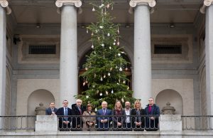 El Prado inaugura la Navidad con un abeto de Lugo