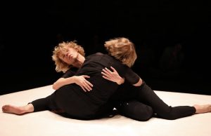 Performance de Eszter Salamon en el Museo Reina Sofía