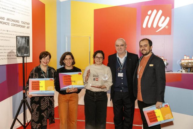 La artista Hellen Ascoli gana el XIII Premio illy SustainArt
