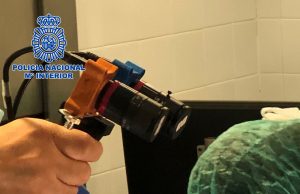 Un dispositivo para ver el coronavirus depositado en las superficies