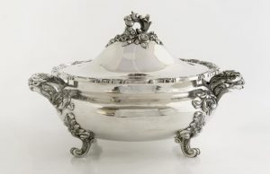 Soperas de plata, lujo y placer