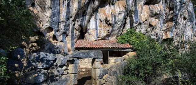 Ermita rupestre de San Juan de Socueva en Cantabria