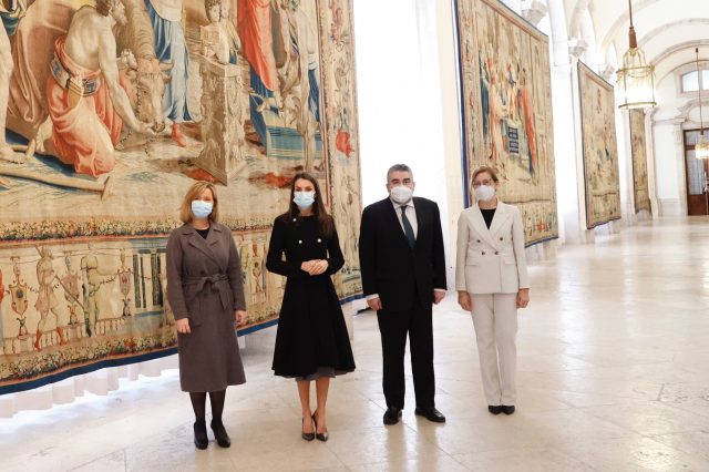 La Reina Doña Letizia inaugura la exposición ‘Rafael en Palacio. Tapices para Felipe II’