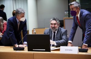 Rodríguez Uribes plantea la relación entre productores audiovisuales y grandes plataformas