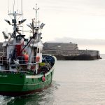 BARCO HACIÉNDOSE A LA MAR