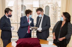 Cultura devuelve a Cataluña una carta robada de Colón