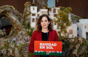 Díaz Ayuso inaugura el tradicional Belén de la Puerta del Sol