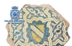 Recuperado un azulejo que podría pertenecer a La Alhambra de Granada