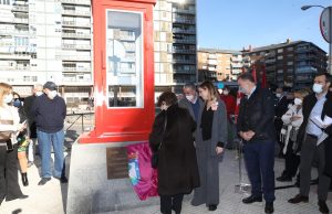 Una cabina telefónica recordará a Antonio Mercero en Chamberí