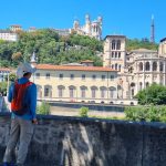 LYON CONTEMPLANDO LA CATEDRAL