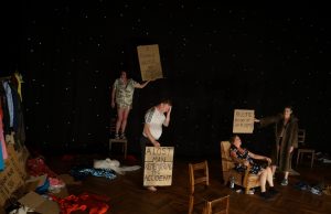 El grupo de teatro Forced Entertainment, actúa en el Reina Sofía