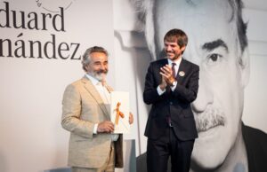Urtasun entrega a Eduard Fernández el Premio Nacional de Cinematografía 2025