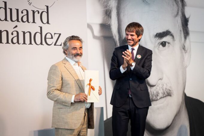 Urtasun entrega a Eduard Fernández el Premio Nacional de Cinematografía 2025
