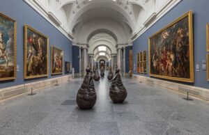 Las esculturas de Juan Muñoz, espectadoras en el Museo del Prado