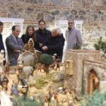 Carabante-Paramo-y-Levy-durante-la-visita-al-belen-de-la-coleccion-Basanta-Martin-1500×1000