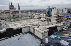 Continúan las obras en la cubierta del Palacio Real de Madrid