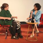 La artista canaria Eli Cortiñas y la subdirectora del Museo Reina Sofía, Amanda de la Garza. FOTO LOGOPRESS